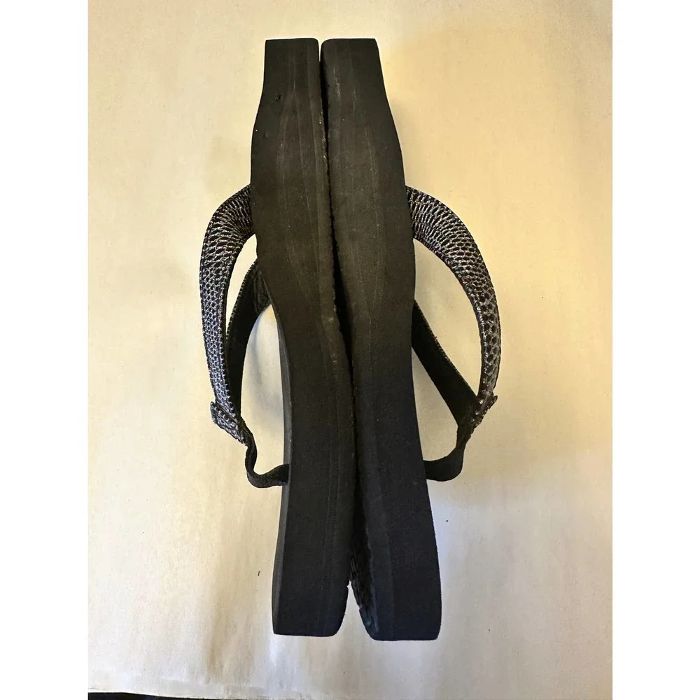 Reef Cushion flip flops size 7 - Picture 3 of 5